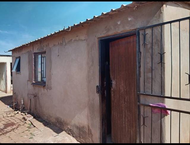 10 BEDROOM HOUSE FOR SALE IN LOTUS GARDENS
